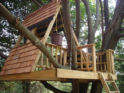 A simple treehouse for children to play in