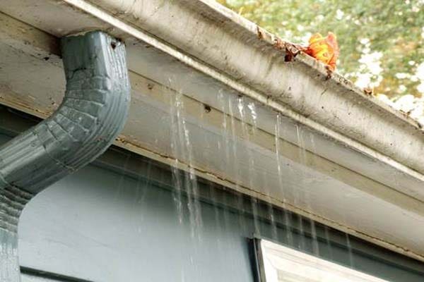 Finding the source of leaks in a section of guttering