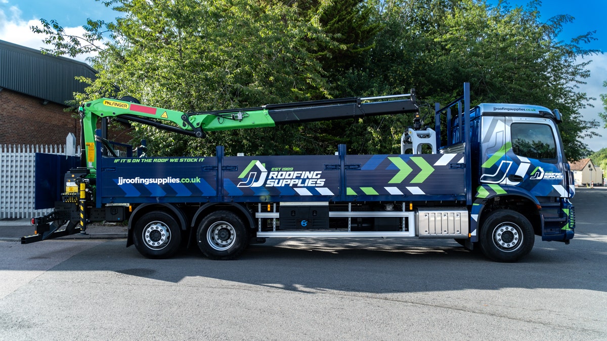 JJ Roofing Supplies Mercedes Crane Dropside 2023 side