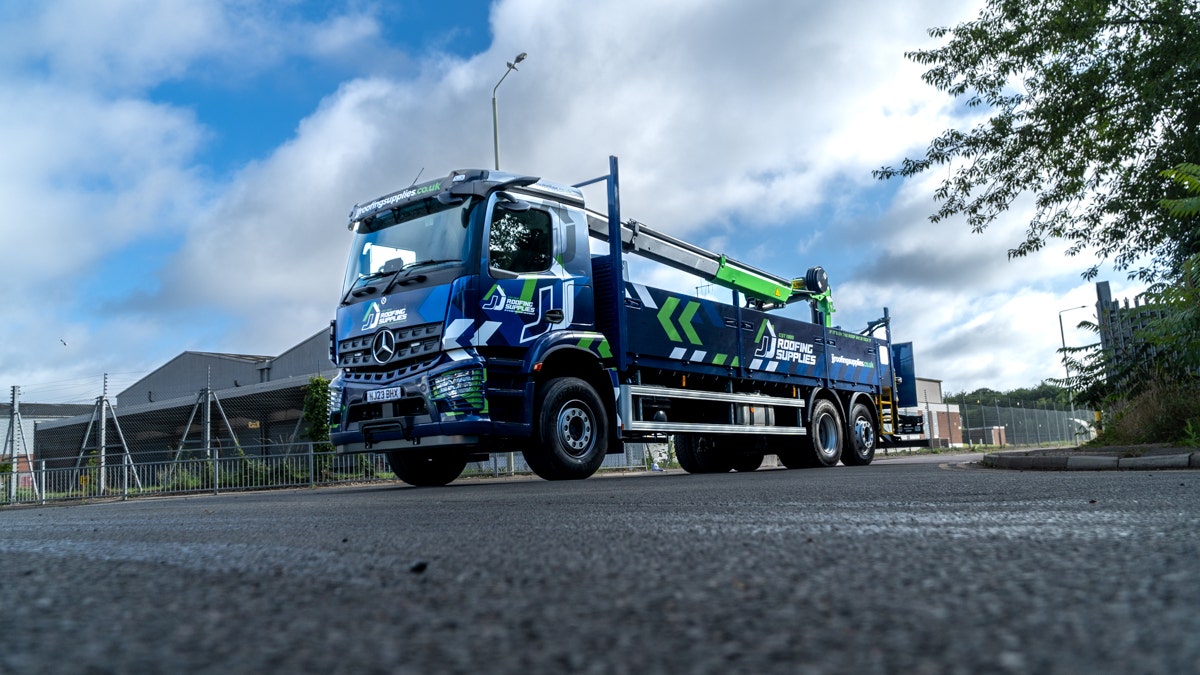 JJ Roofing Supplies Mercedes Crane Dropside 2023 at an angle