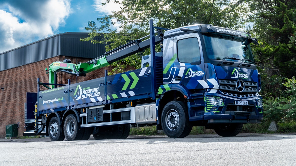 JJ Roofing Supplies Mercedes Crane Dropside 2023 at an angle 2